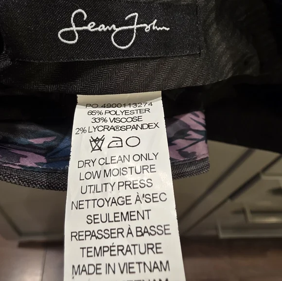 Mens 38r SEAN JOHN 2 Piece Gray/Purple Windowpane Suit. - Picture 7 of 7